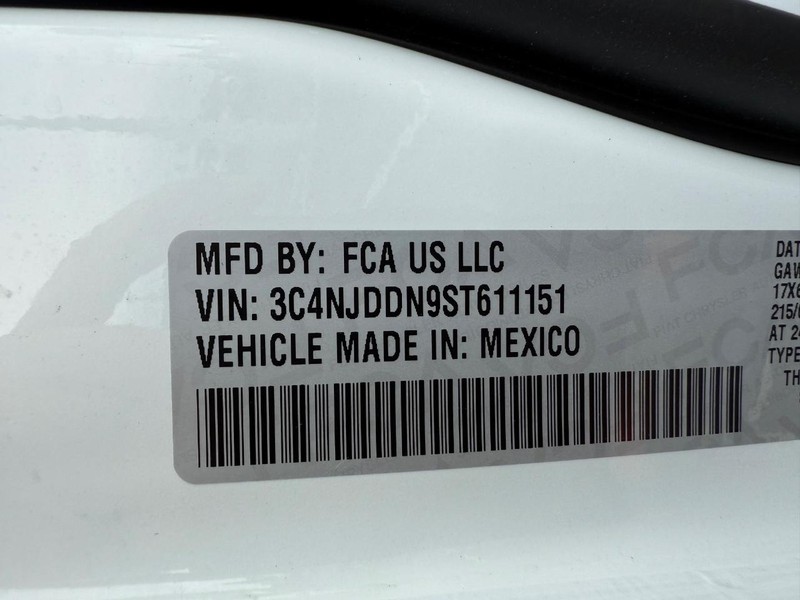 Jeep Compass Vehicle Full-screen Gallery Image 33