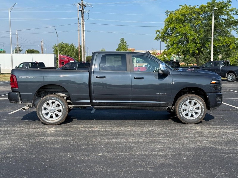 Ram 2500 Vehicle Full-screen Gallery Image 2