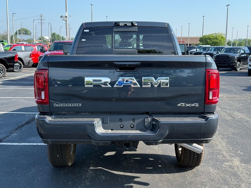 Ram 2500 Vehicle Full-screen Gallery Image 4