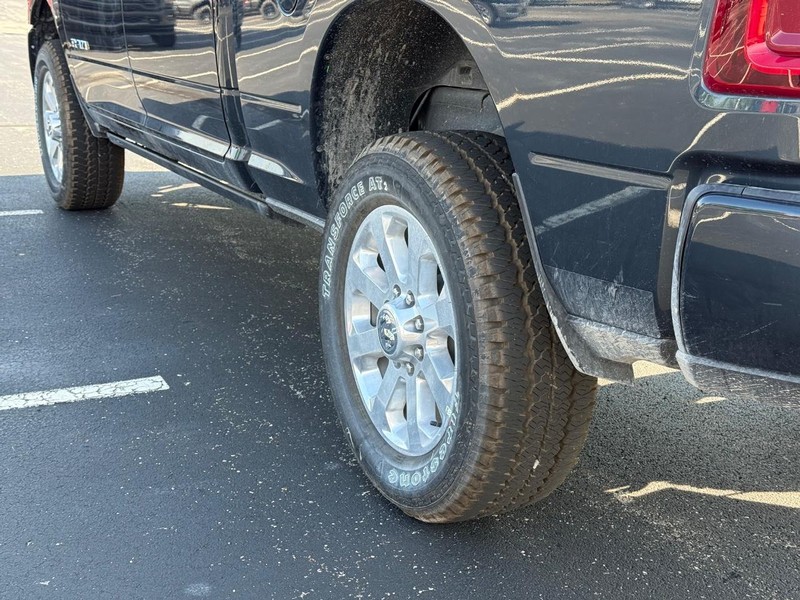 Ram 2500 Vehicle Full-screen Gallery Image 6