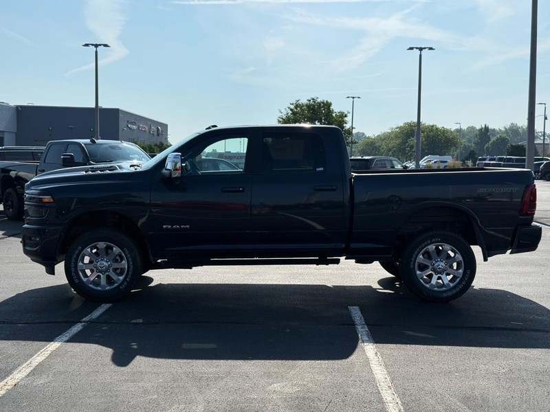 Ram 2500 Vehicle Full-screen Gallery Image 8