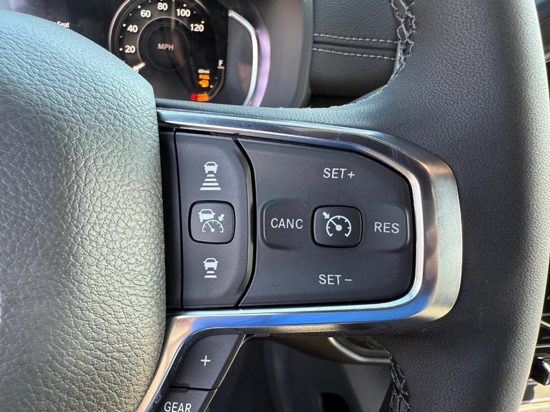 Ram 2500 Vehicle Full-screen Gallery Image 22