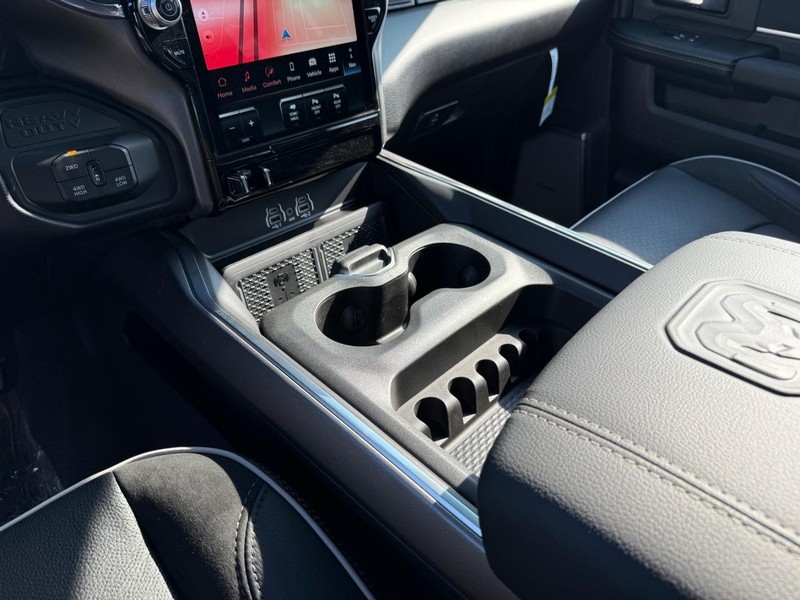 Ram 2500 Vehicle Full-screen Gallery Image 26