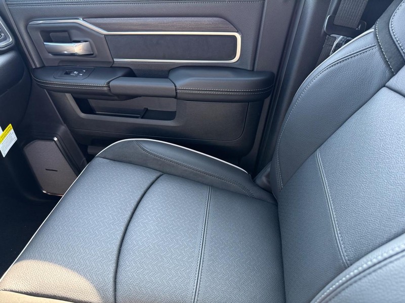 Ram 2500 Vehicle Full-screen Gallery Image 27