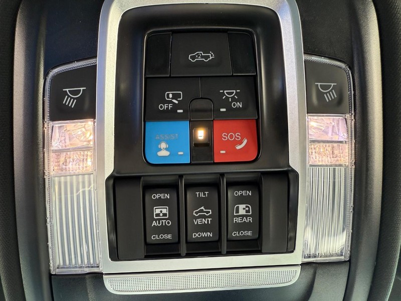 Ram 2500 Vehicle Full-screen Gallery Image 28