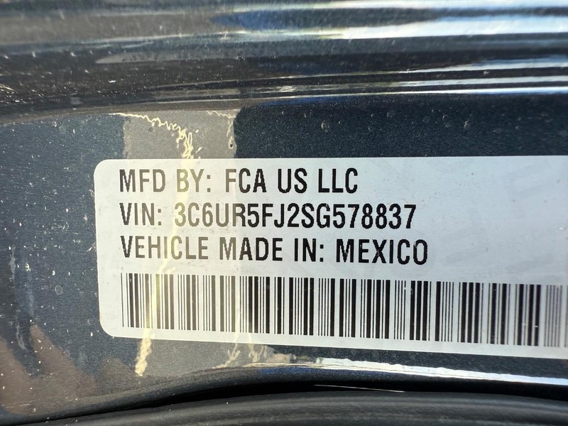 Ram 2500 Vehicle Full-screen Gallery Image 32