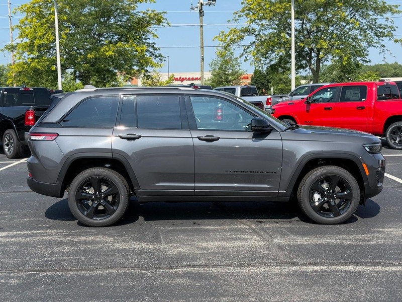 Jeep Grand Cherokee Vehicle Full-screen Gallery Image 2