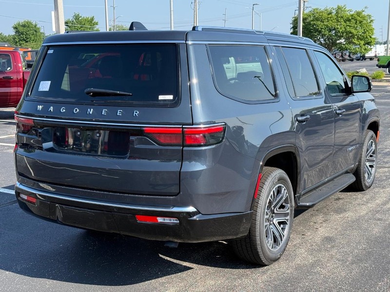 Jeep Wagoneer Vehicle Full-screen Gallery Image 3