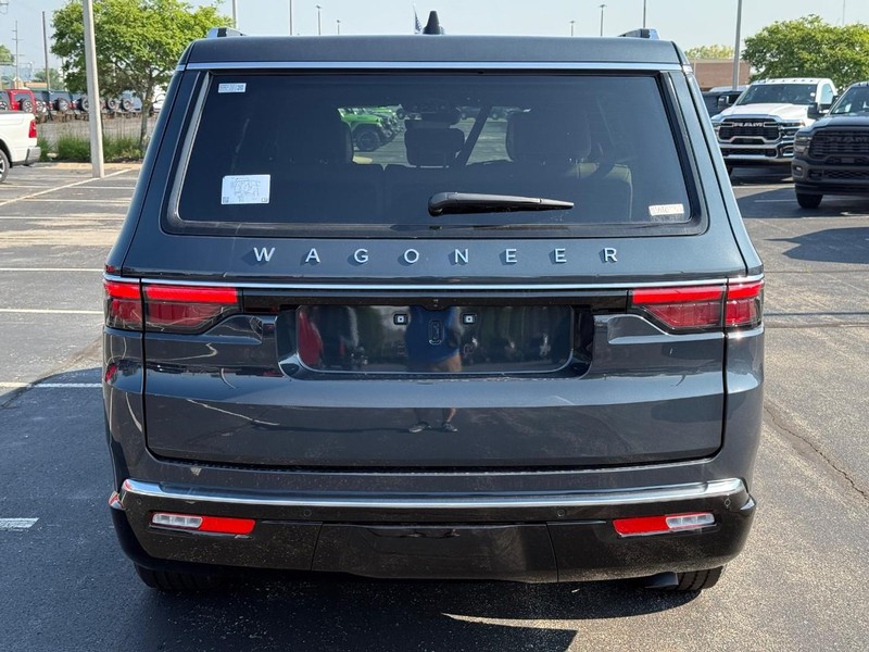 Jeep Wagoneer Vehicle Full-screen Gallery Image 4