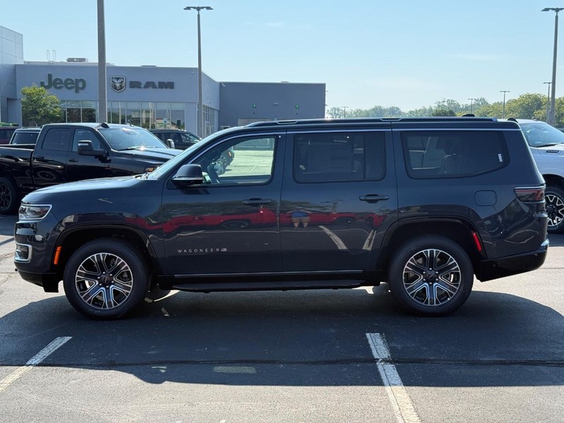 Jeep Wagoneer Vehicle Full-screen Gallery Image 9