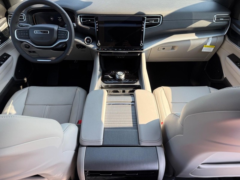 Jeep Wagoneer Vehicle Full-screen Gallery Image 16