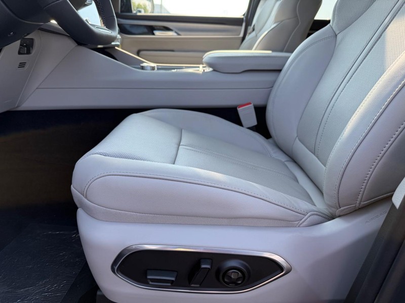 Jeep Wagoneer Vehicle Full-screen Gallery Image 21