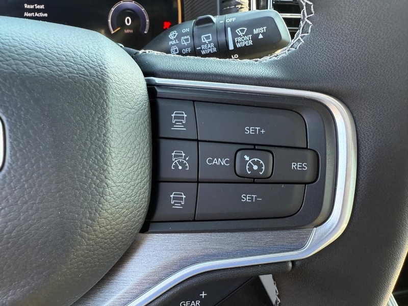 Jeep Wagoneer Vehicle Full-screen Gallery Image 24