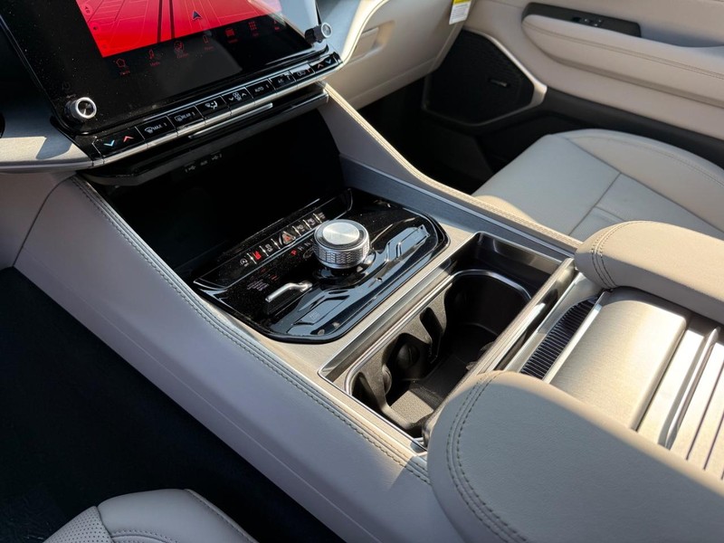 Jeep Wagoneer Vehicle Full-screen Gallery Image 29