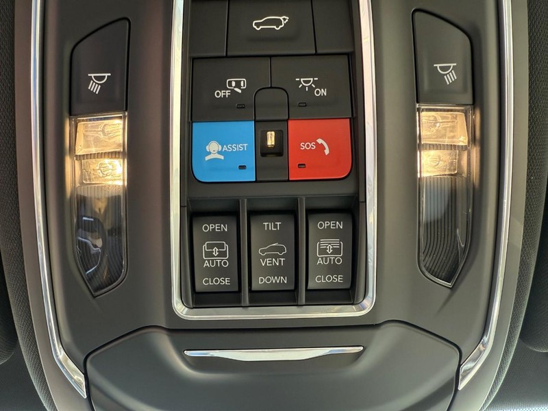 Jeep Wagoneer Vehicle Full-screen Gallery Image 31