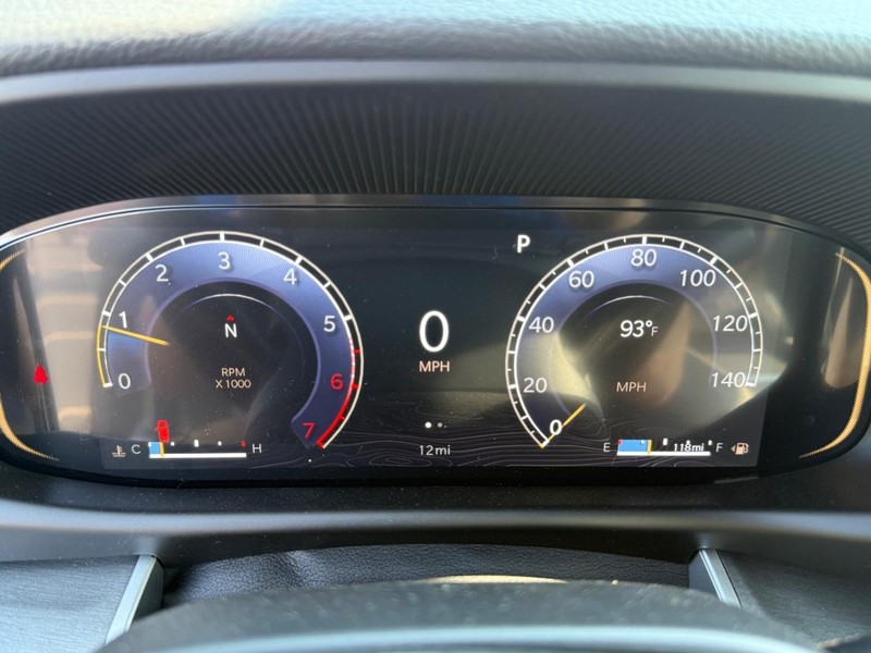 Jeep Wagoneer Vehicle Full-screen Gallery Image 32