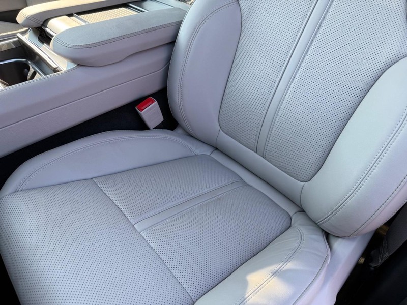 Jeep Wagoneer Vehicle Full-screen Gallery Image 34