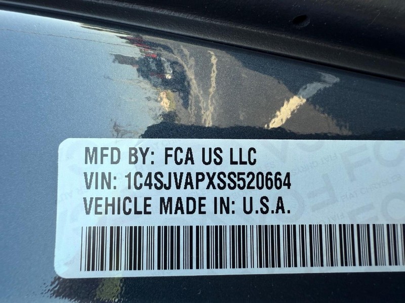 Jeep Wagoneer Vehicle Full-screen Gallery Image 35