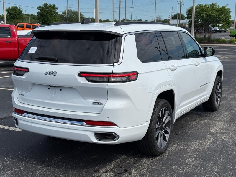 Jeep Grand Cherokee L Vehicle Full-screen Gallery Image 3