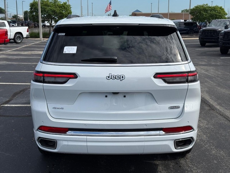 Jeep Grand Cherokee L Vehicle Full-screen Gallery Image 4