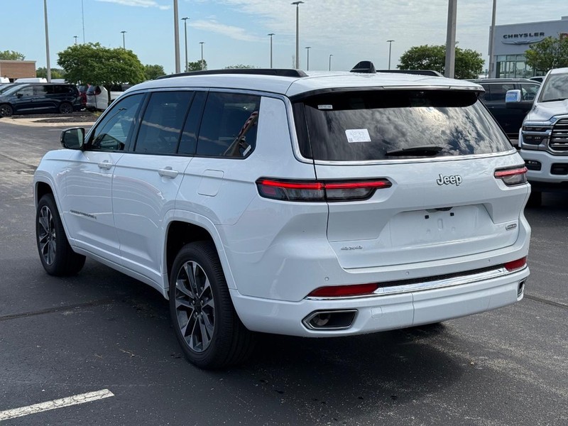 Jeep Grand Cherokee L Vehicle Full-screen Gallery Image 5