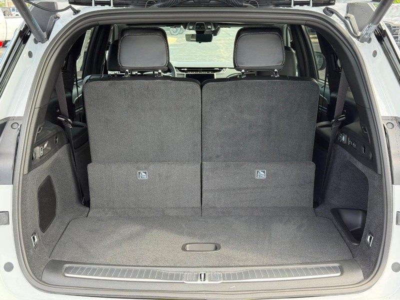 Jeep Grand Cherokee L Vehicle Full-screen Gallery Image 7