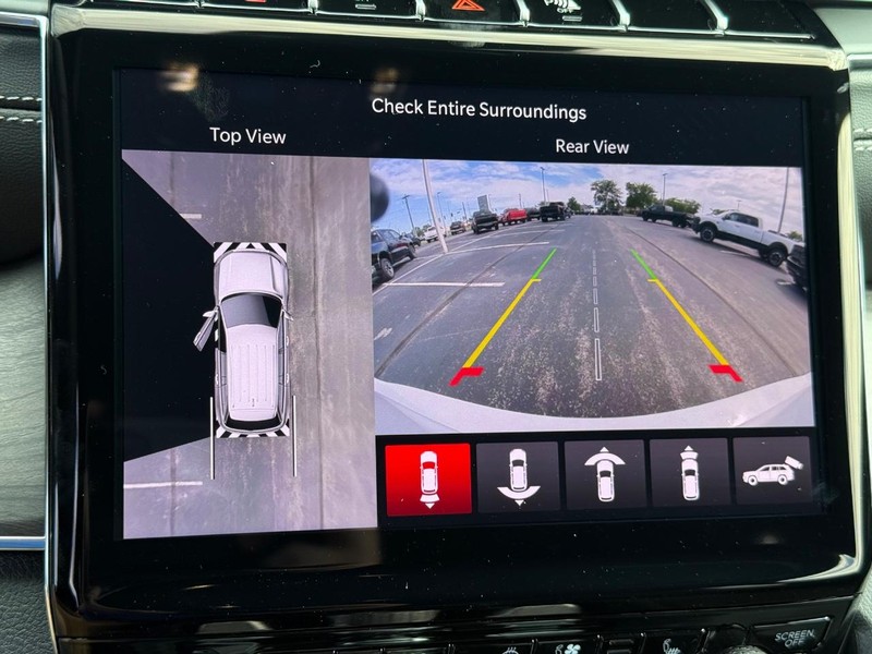 Jeep Grand Cherokee L Vehicle Full-screen Gallery Image 28