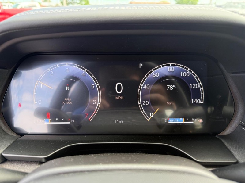 Jeep Grand Cherokee L Vehicle Full-screen Gallery Image 33