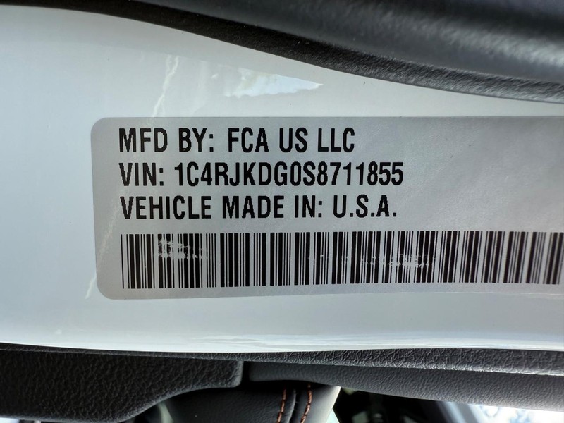 Jeep Grand Cherokee L Vehicle Full-screen Gallery Image 36