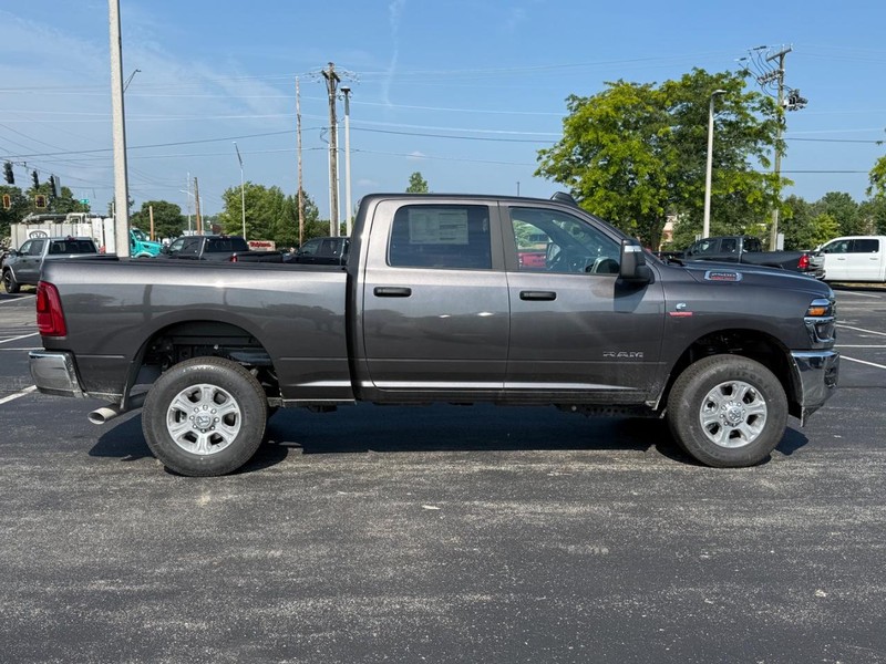 Ram 2500 Vehicle Full-screen Gallery Image 2