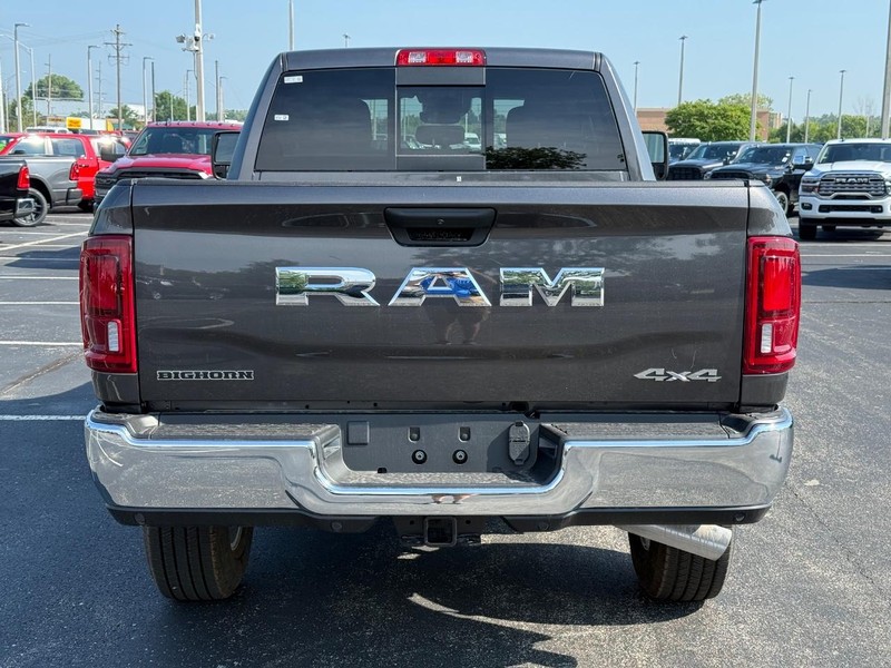 Ram 2500 Vehicle Full-screen Gallery Image 4