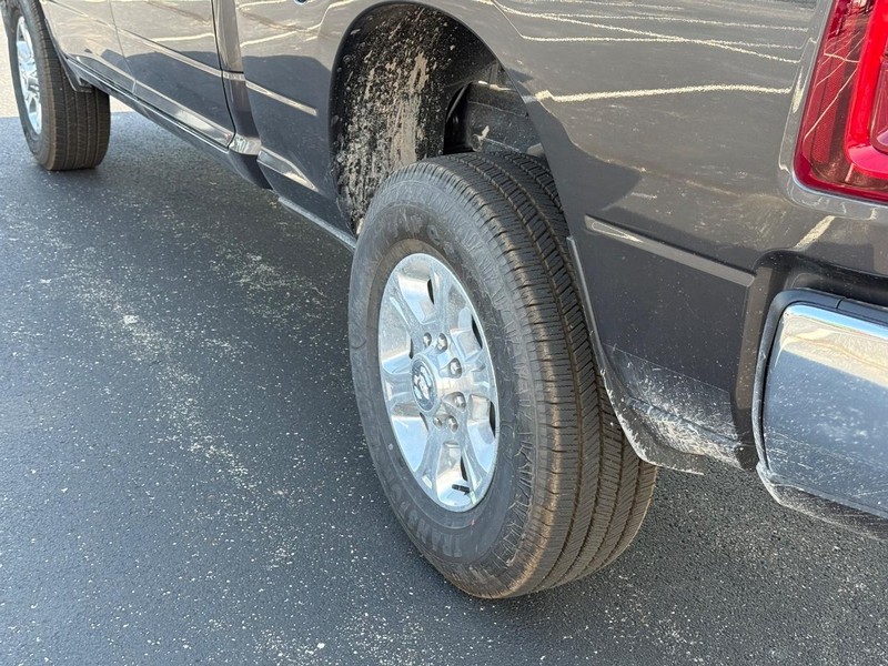 Ram 2500 Vehicle Full-screen Gallery Image 6