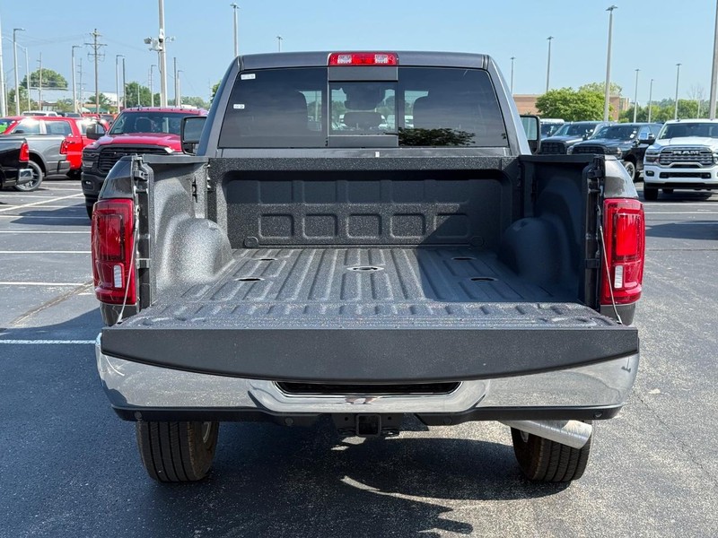 Ram 2500 Vehicle Full-screen Gallery Image 7