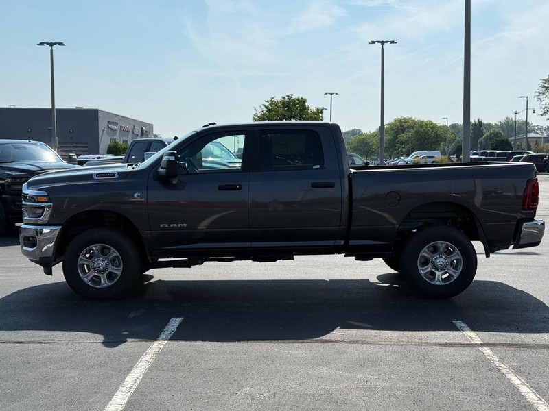 Ram 2500 Vehicle Full-screen Gallery Image 8