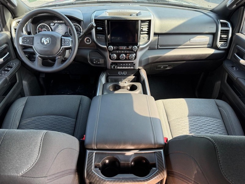 Ram 2500 Vehicle Full-screen Gallery Image 13