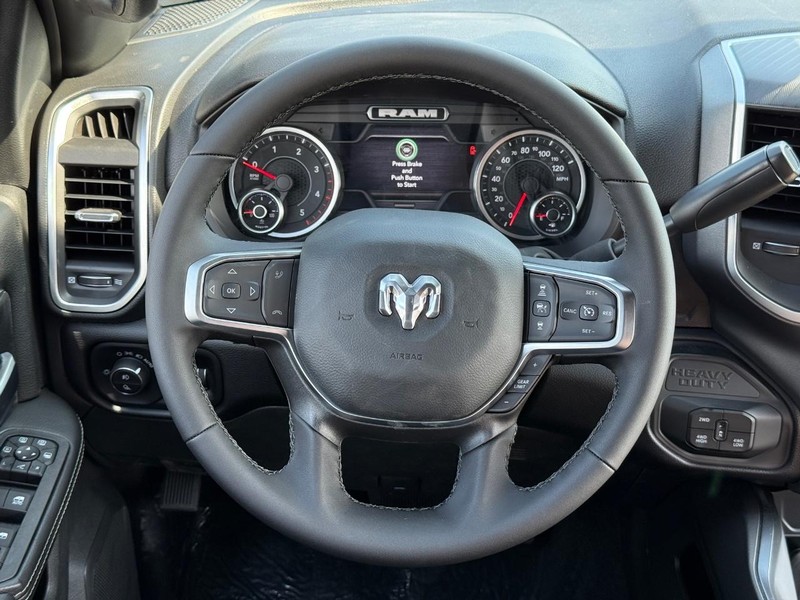 Ram 2500 Vehicle Full-screen Gallery Image 14