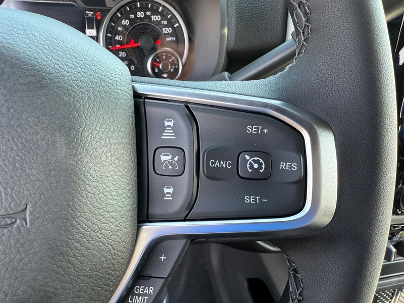 Ram 2500 Vehicle Full-screen Gallery Image 21