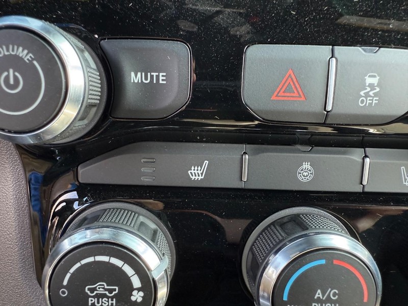 Ram 2500 Vehicle Full-screen Gallery Image 23