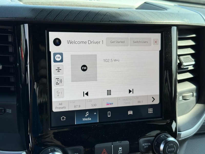 Ram 2500 Vehicle Full-screen Gallery Image 24