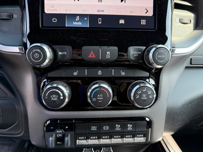 Ram 2500 Vehicle Full-screen Gallery Image 26