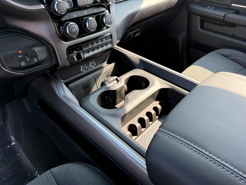 Ram 2500 Vehicle Full-screen Gallery Image 27