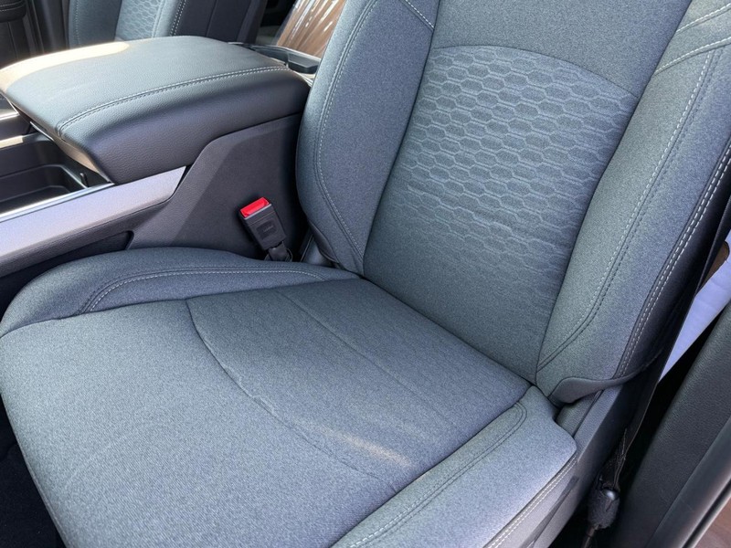 Ram 2500 Vehicle Full-screen Gallery Image 31