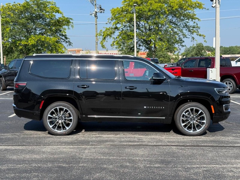 Jeep Wagoneer Vehicle Full-screen Gallery Image 2