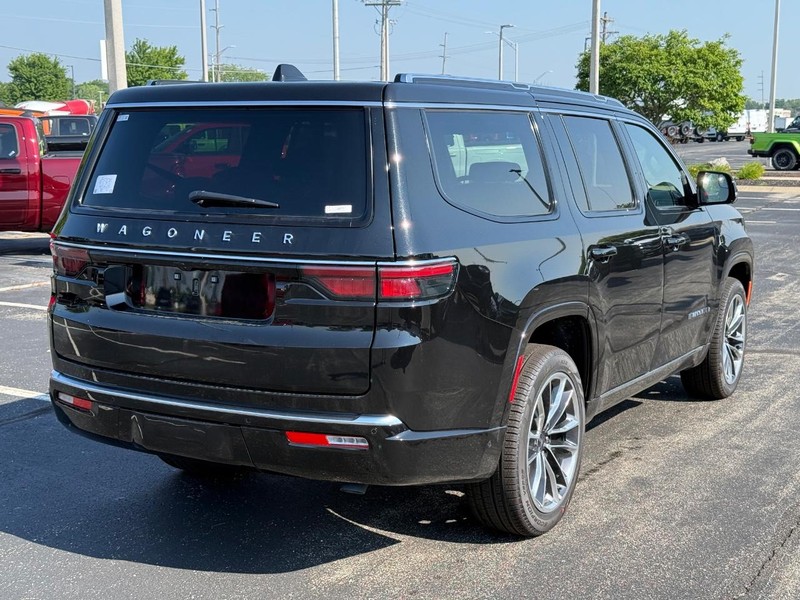 Jeep Wagoneer Vehicle Full-screen Gallery Image 3