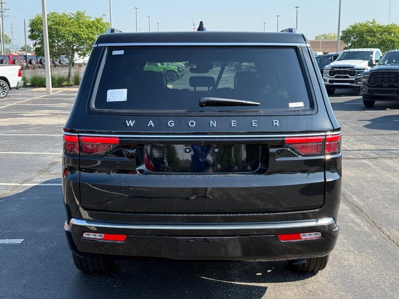 Jeep Wagoneer Vehicle Full-screen Gallery Image 4