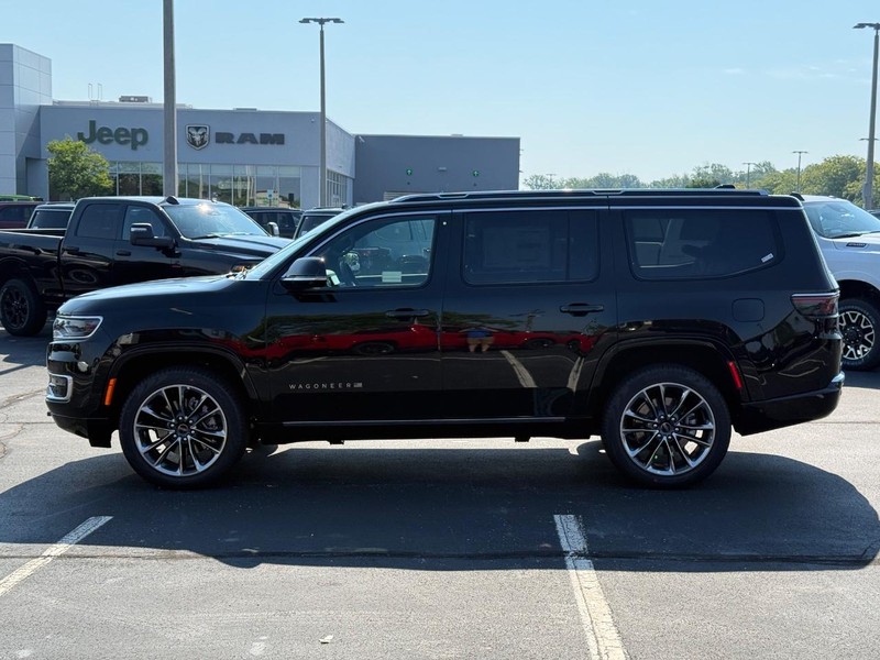 Jeep Wagoneer Vehicle Full-screen Gallery Image 9
