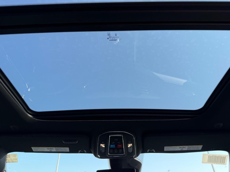 Jeep Wagoneer Vehicle Full-screen Gallery Image 15