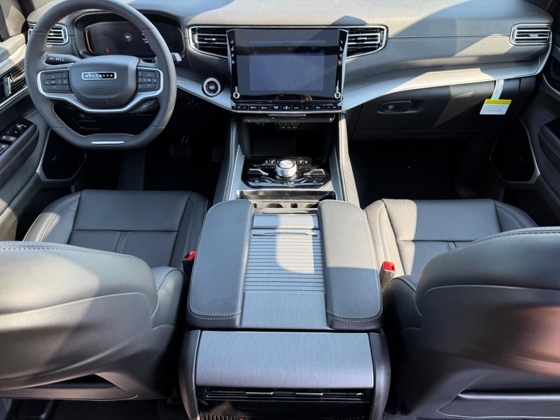 Jeep Wagoneer Vehicle Full-screen Gallery Image 16