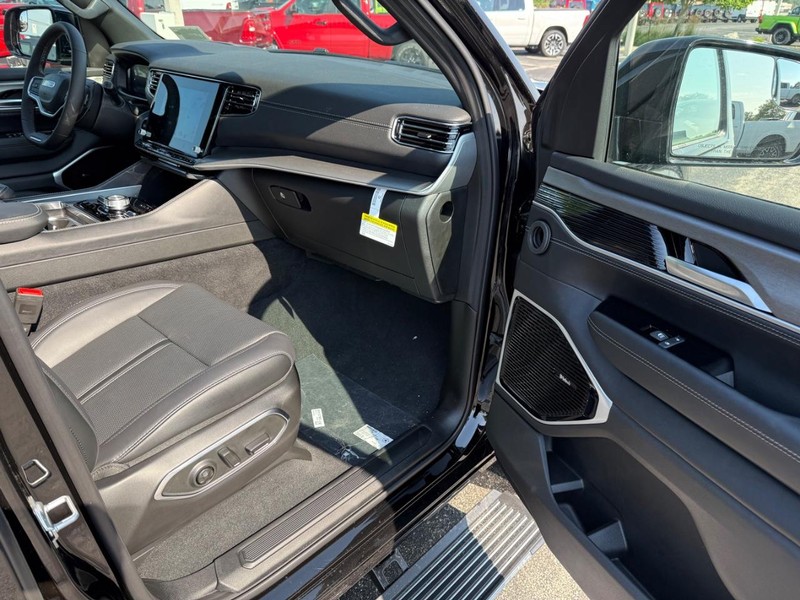 Jeep Wagoneer Vehicle Full-screen Gallery Image 18