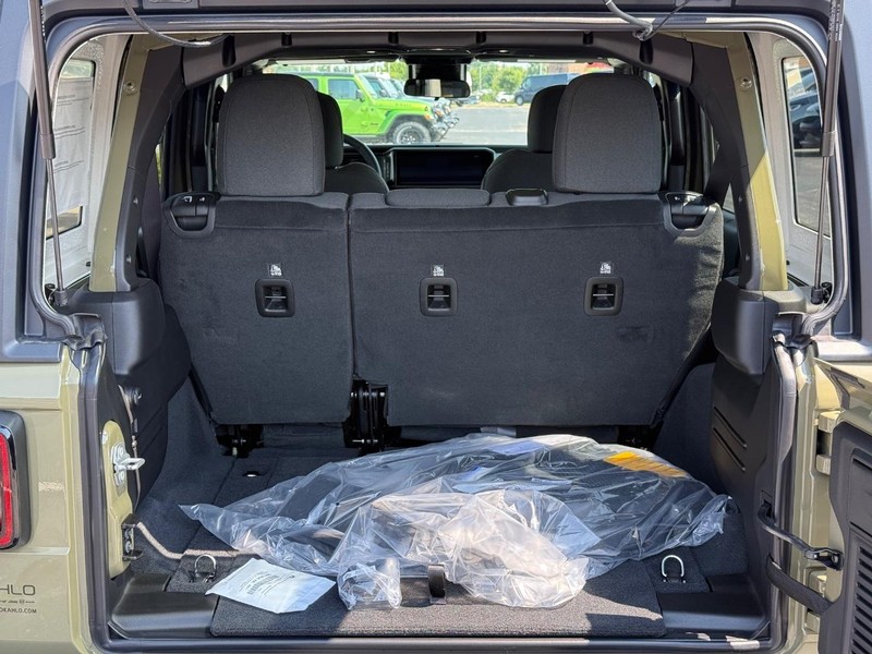 Jeep Wrangler Vehicle Full-screen Gallery Image 7